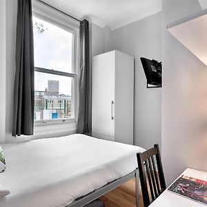 Zimmer mit Kingsize-Bett